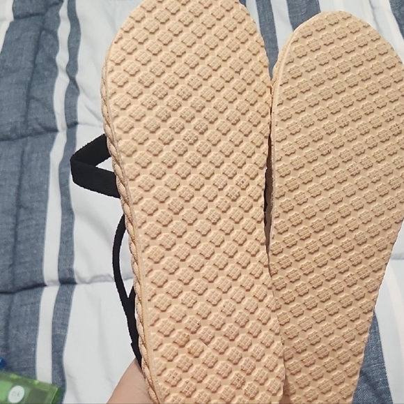 Stylish Black Strappy Sandals for Women - Picture 3 of 3